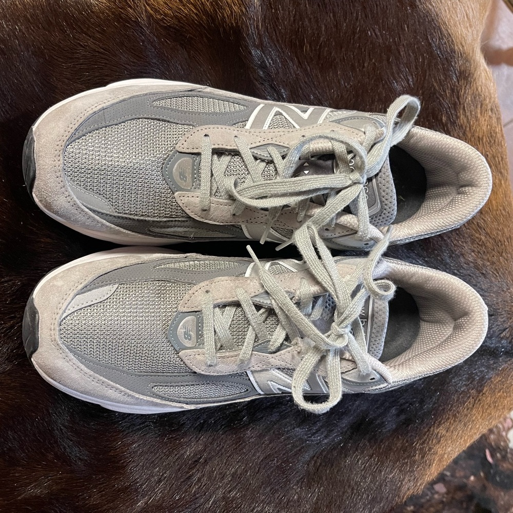 New Balance Gray Running Tennis Shoes - Picture 2 of 8